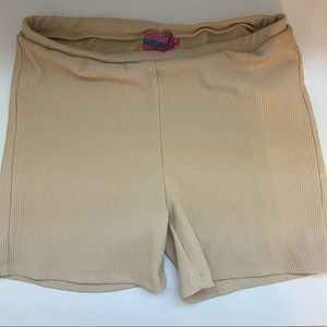 EDIKTED Short ribbed biker short